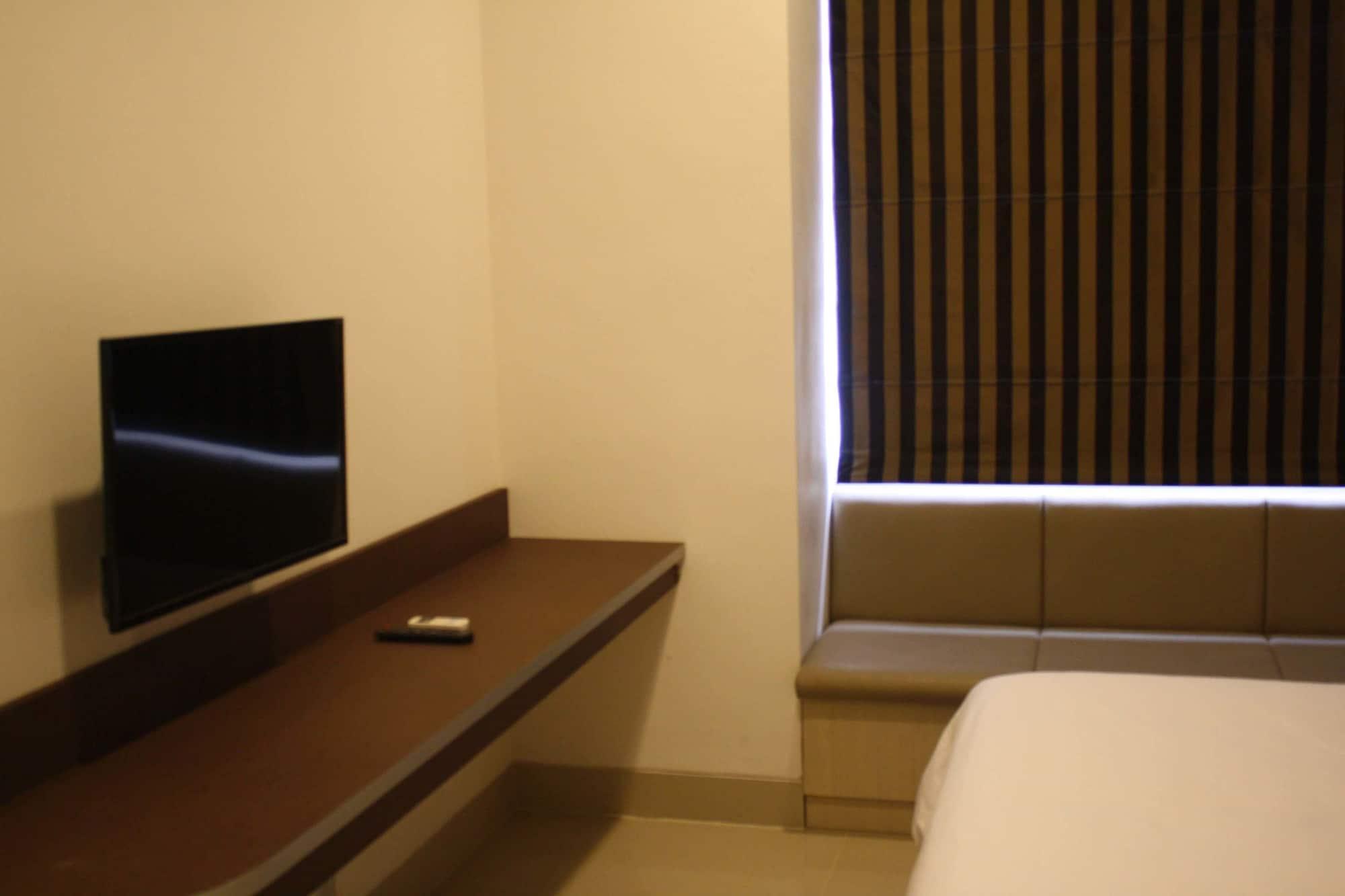 Sparks Odeon Sukabumi, Artotel Curated Exteriör bild