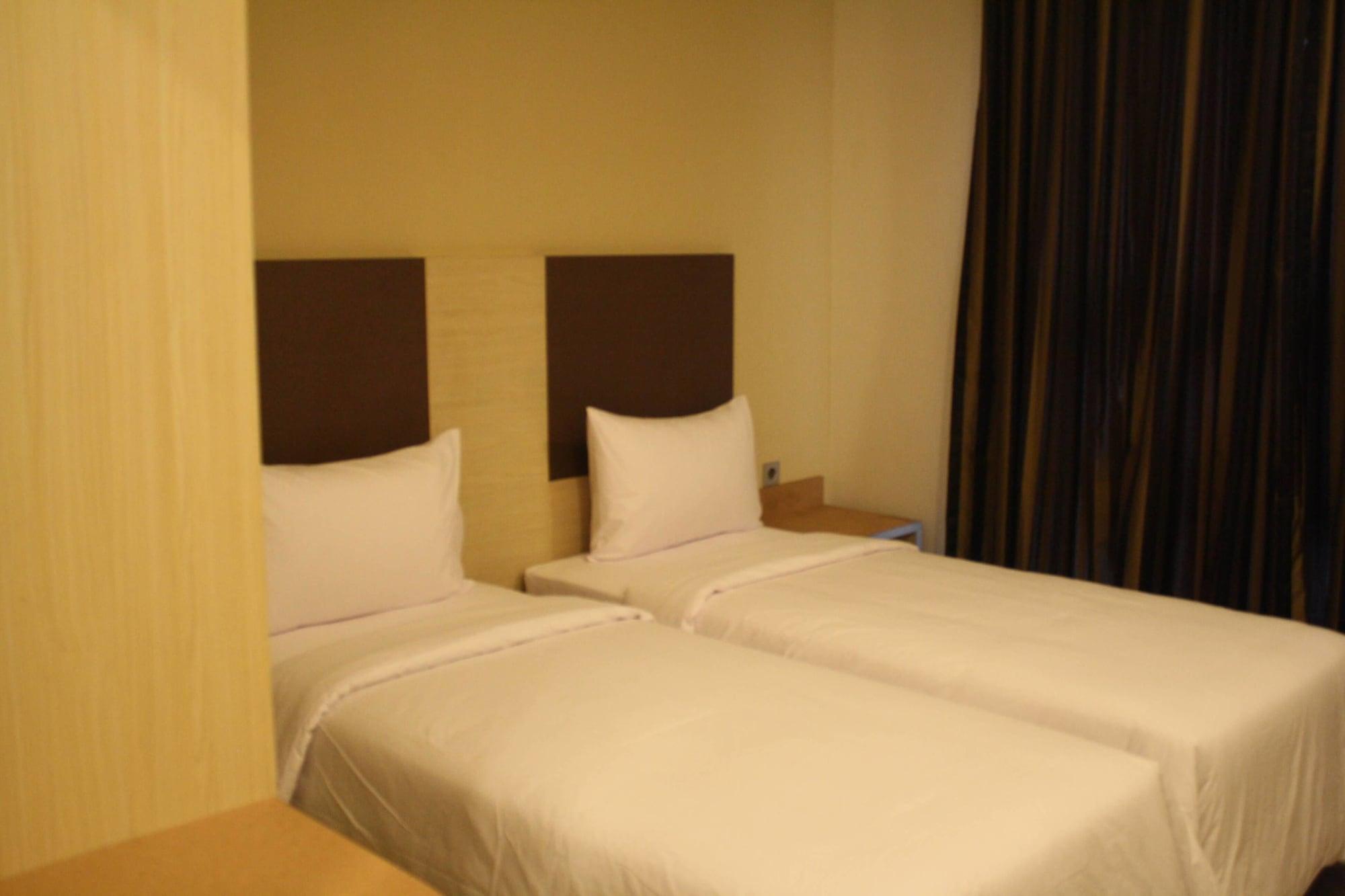 Sparks Odeon Sukabumi, Artotel Curated Exteriör bild