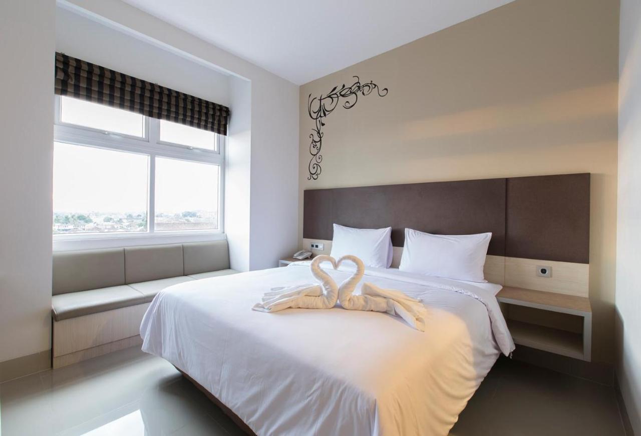 Sparks Odeon Sukabumi, Artotel Curated Exteriör bild