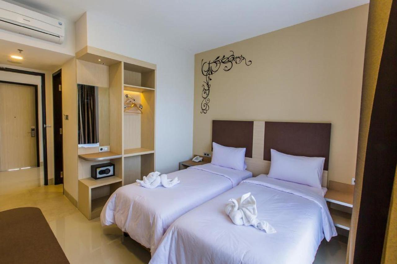 Sparks Odeon Sukabumi, Artotel Curated Exteriör bild