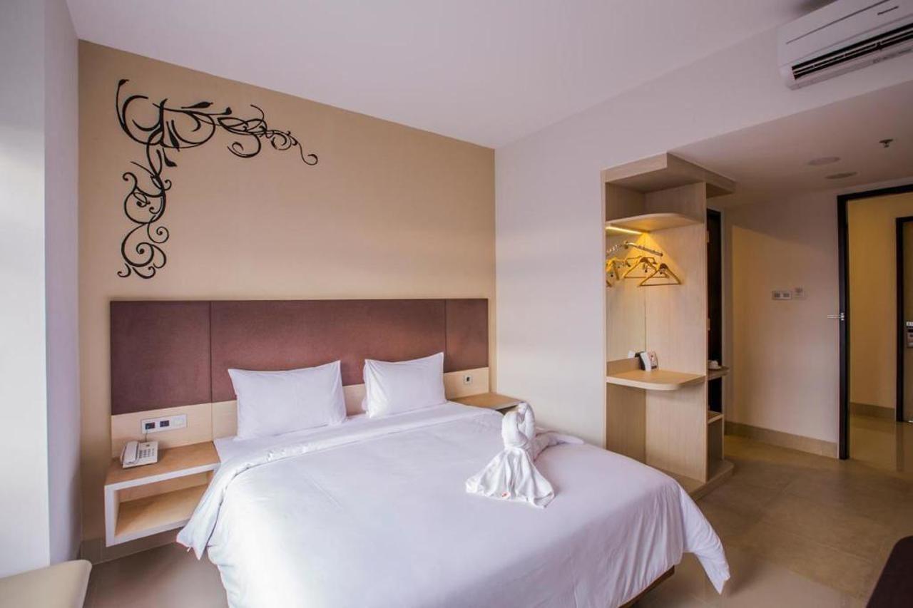 Sparks Odeon Sukabumi, Artotel Curated Exteriör bild
