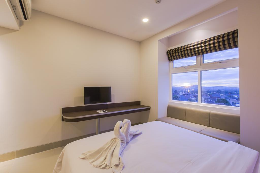 Sparks Odeon Sukabumi, Artotel Curated Exteriör bild